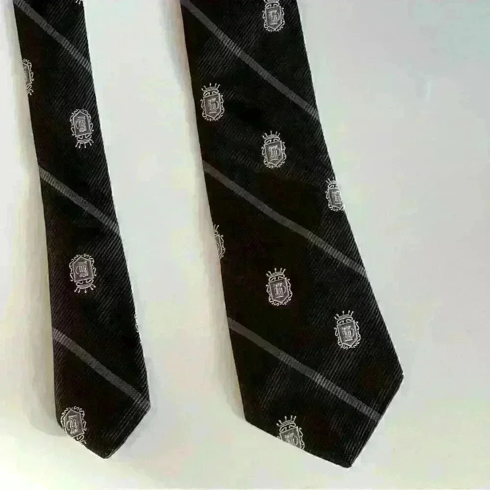 Hand Tailored Tie black with patterns